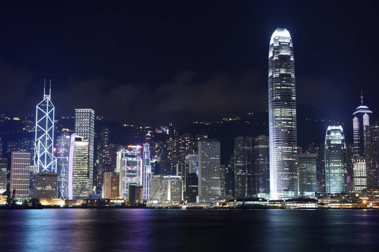 香港的天際線在夜間