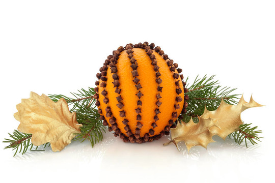 橙和Clove Pomander
