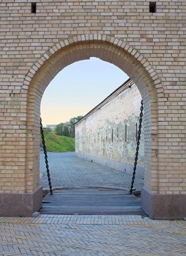 城堡的大門(mén)，磚墻在基輔（Kyiv）；烏克蘭。kievo - pecherskaya要塞。