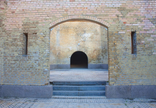 城堡的大門，磚墻在基輔（Kyiv）；烏克蘭。kievo - pecherskaya要塞。