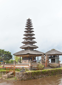 Ulun Danu廟湖當(dāng)時(shí)；巴厘；印度尼西亞