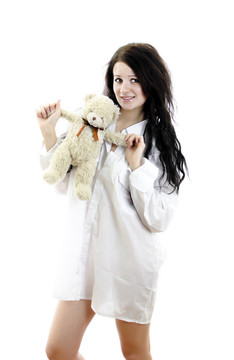 性感的黑人女孩在男人的襯衫，Teddy Bear。白色孤立。