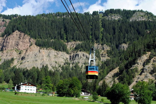 電纜電梯；意大利山地景觀；Dolomiti