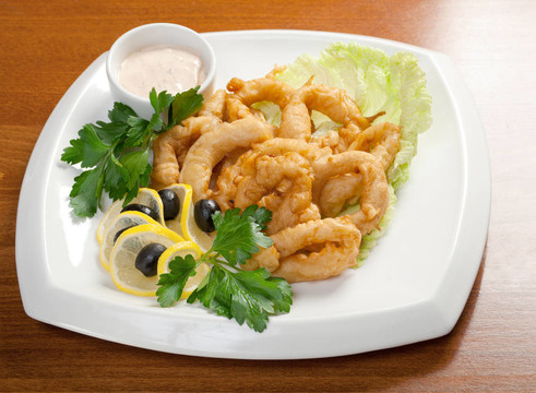 炸洋蔥圈在啤酒面團(tuán)