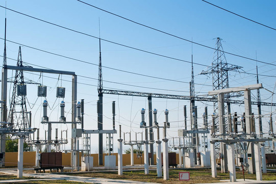 用開關(guān)和斷路器的高壓變電站部分