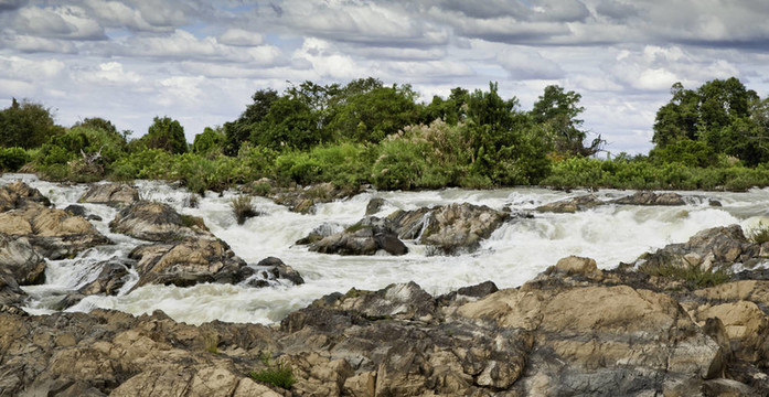 自然的力量：Li Phi Waterfalls