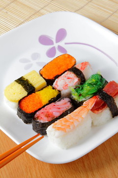 美味的日本壽司和白板