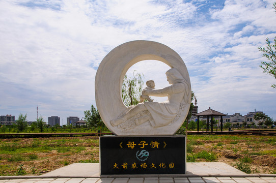 母子情雕塑