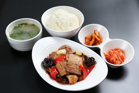回鍋肉蓋飯