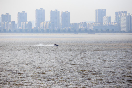 錢塘江摩托艇沖浪