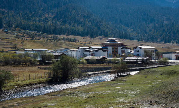 魯朗小鎮(zhèn)景色