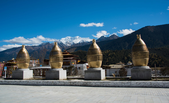 魯朗小鎮(zhèn)景色