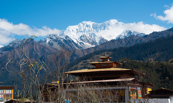 魯朗小鎮(zhèn)景色