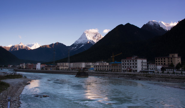 西藏波密縣一景