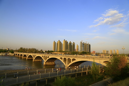 伊犁河大橋
