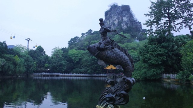 美人魚(yú)雕像