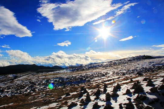 夕陽(yáng)下的雪山