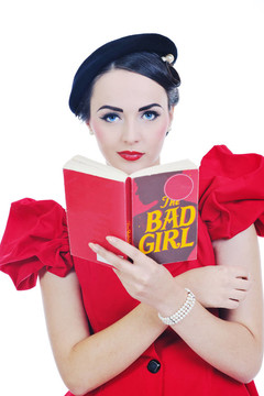 美麗的年輕女人讀的書