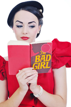 美麗的年輕女人讀的書