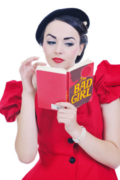 美麗的年輕女人讀的書