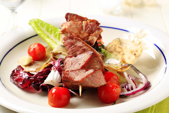 豬肉烤肉和蔬菜