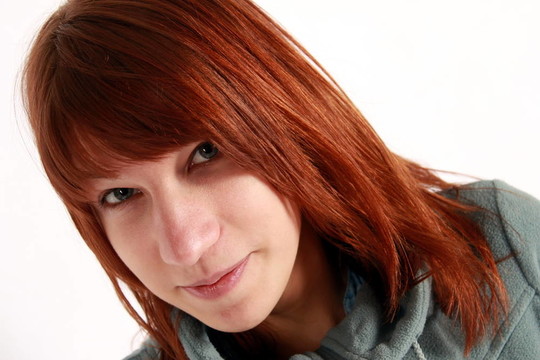 紅頭發(fā)的女孩微笑