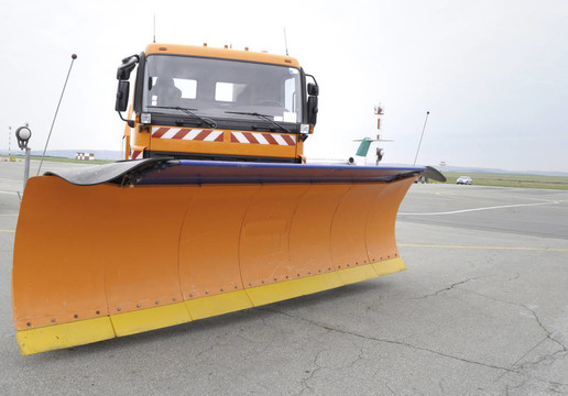 掃雪車在停車場(chǎng)
