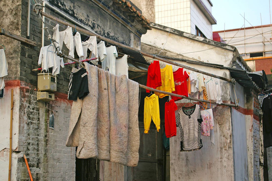 衣服掛在中國的村莊