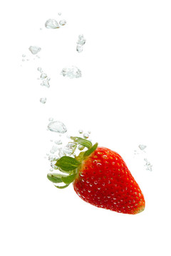 Strawberry在水中的氣泡