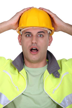 一個(gè)建筑工人犯了一個(gè)錯(cuò)誤。