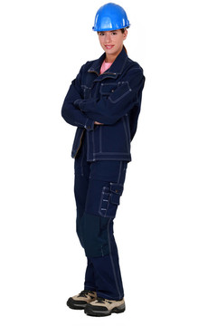 站在畫室里的女建筑工人。