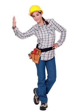一位女建筑工人給了高五。