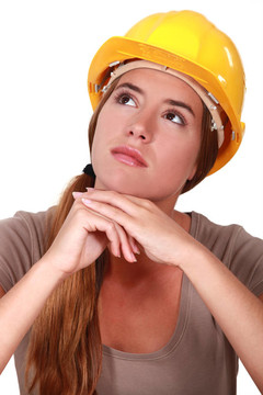 一個(gè)憂郁的女建筑工人。