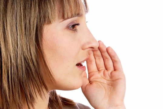 竊竊私語的女人