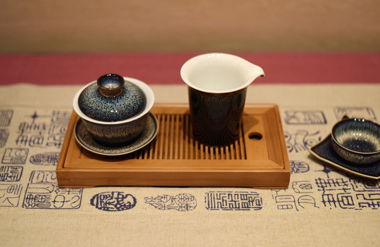 中式傳統(tǒng)風格的茶杯
