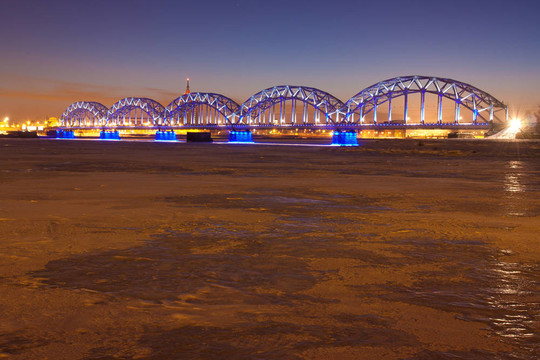 夜間鐵路橋
