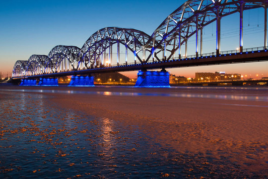夜間鐵路橋