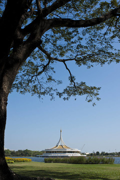 suanluang拉瑪9公園在陽光明媚的一天，在泰國曼谷。