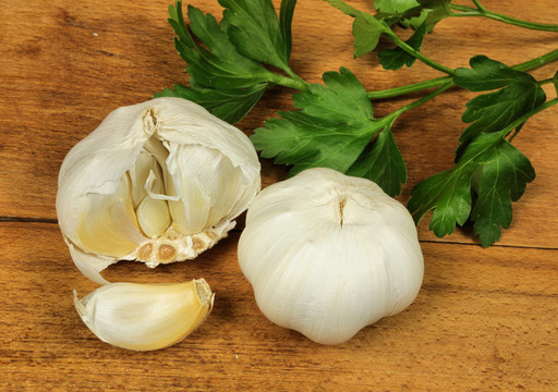 新鮮大蒜和香菜