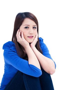 漂亮的女人手上的臉