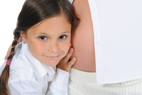 懷孕的女人和她的女兒