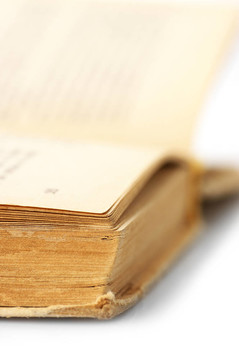 打開古老的書