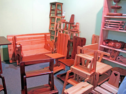 桌椅堆放家具
