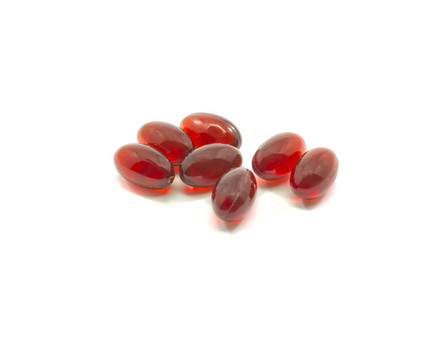 紅色的歐米加3魚(yú)油丸