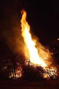 黑夜里的火