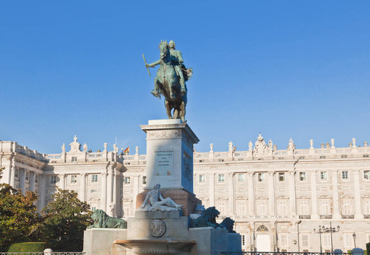 馬德里東方廣場；Felipe IV. Madrid雕像