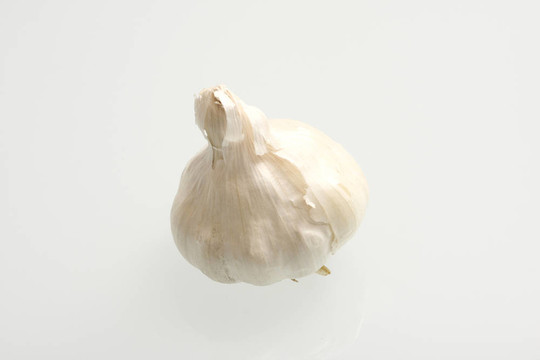 餐桌上的大蒜