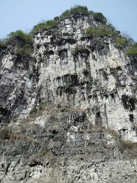 在神農(nóng)溪河巖面