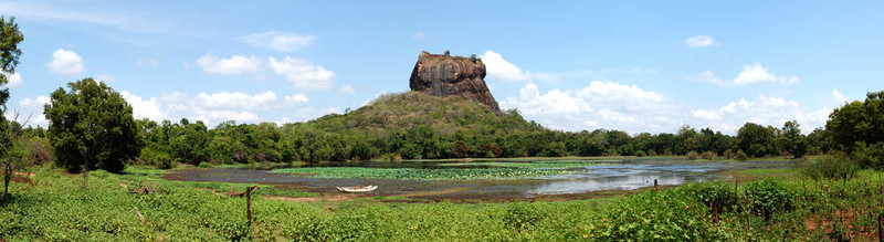 錫吉里亞古宮全景（獅子石）是一個古老的巖石堡壘和宮殿遺址；斯里蘭卡