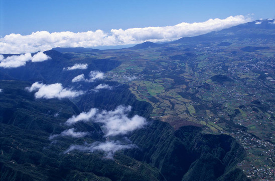 鳥(niǎo)瞰峽谷和咖吠哩平原留尼汪島